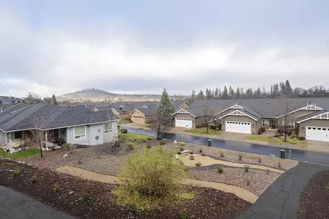 203 Skyhawk Dr, Eagle Point, OR 97524 photo 28