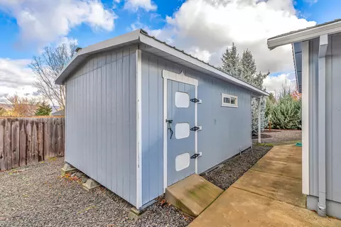 215 Jared Ct, Phoenix, OR 97535 photo 38