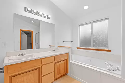 215 Jared Ct, Phoenix, OR 97535 photo 25