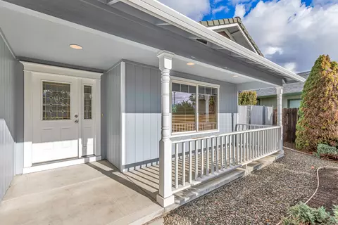 215 Jared Ct, Phoenix, OR 97535 photo 3