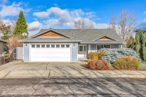 215 Jared Ct, Phoenix, OR 97535