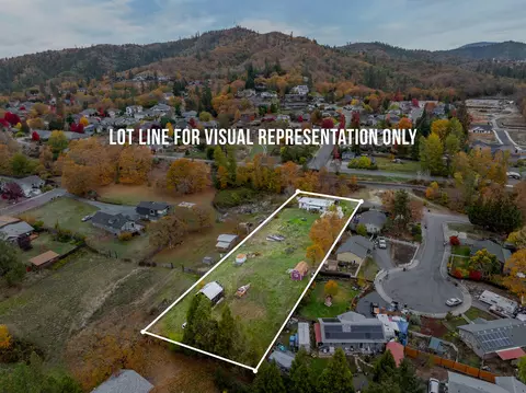 1535 SW Foundry St, Grants Pass, OR 97526