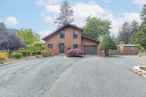 345 Whispering Pines Ln, Grants Pass, OR 97527