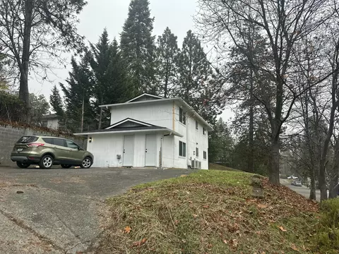 360 NW Elm St, Grants Pass, OR 97526