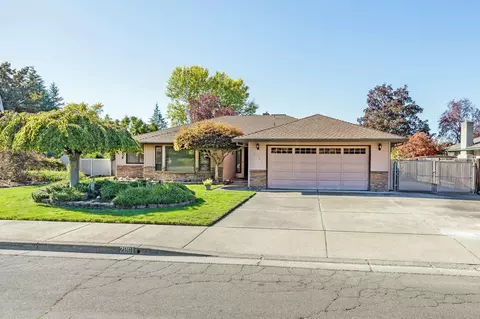 2861 Clairmont Ct, Medford, OR 97504