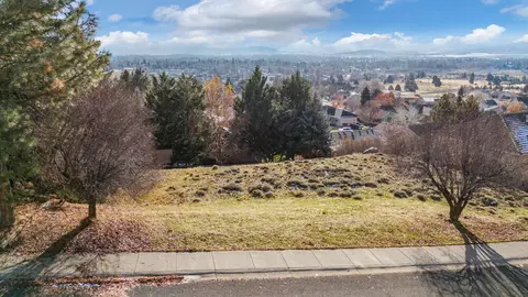 5648 Basin View Drive Dr, Klamath Falls, OR 97603