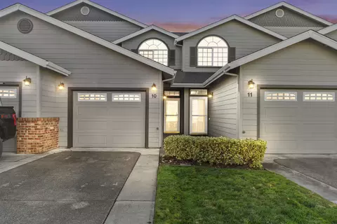 3855 Dover Ridge Dr #10, Medford, OR 97504