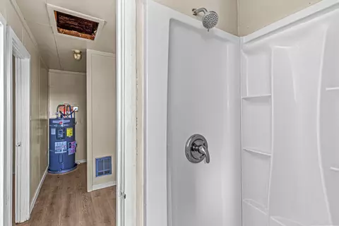 Bath - 142 Onyx St, Eagle Point, OR 97524 photo 2 of 2