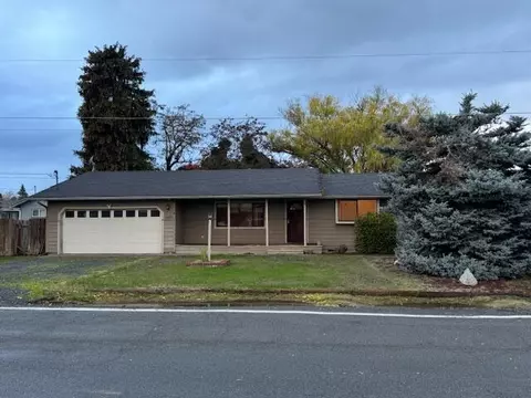 1470 Raydean Dr, Grants Pass, OR 97527
