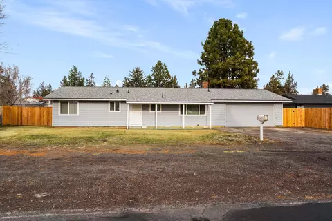 2673 SW Evergreen Ave, Redmond, OR 97756