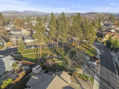 338 Cherry Wood, Eagle Point, OR 97524 photo 36