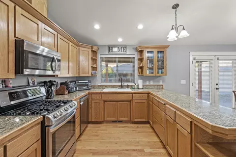 338 Cherry Wood, Eagle Point, OR 97524 photo 10