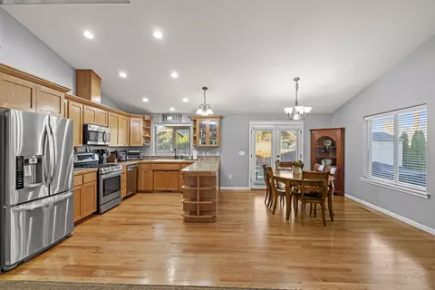 338 Cherry Wood, Eagle Point, OR 97524 photo 8
