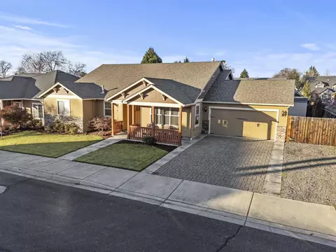 338 Cherry Wood, Eagle Point, OR 97524 photo 3