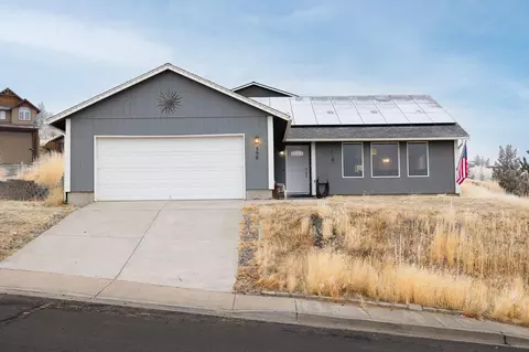 590 SW H St, Madras, OR 97741