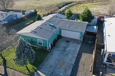 293 N Deanjou Ave, Eagle Point, OR 97524