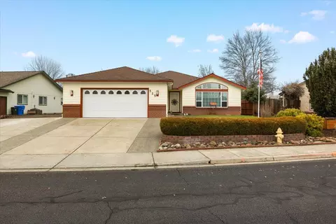 525 Westminster Dr, Eagle Point, OR 97524