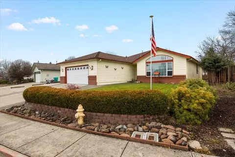 525 Westminster Dr, Eagle Point, OR 97524 photo 2