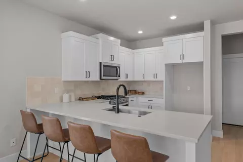 Kitchen - 51992 Crescent Creek Dr, La Pine, OR 97739 photo 1 of 2