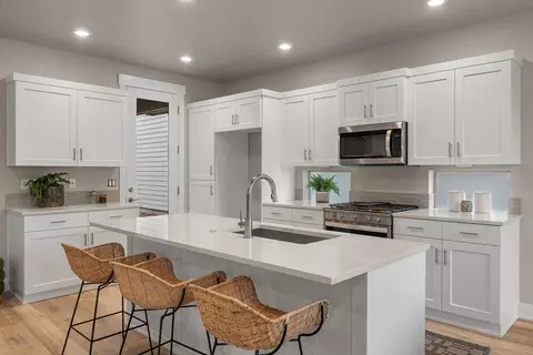 Kitchen - 51990 Crescent Creek Dr, La Pine, OR 97739 photo 1 of 3
