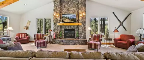 Living - 51990 Crescent Creek Dr, La Pine, OR 97739 photo 2 of 2