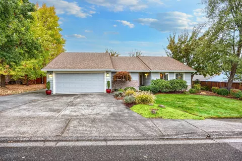 3452 Eloquence Ave, Medford, OR 97504