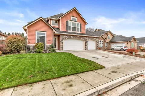 1982 Jeremy St, Central Point, OR 97502