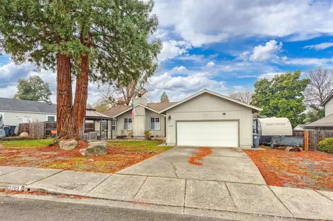 2703 Aldersgate Rd, Medford, OR 97504