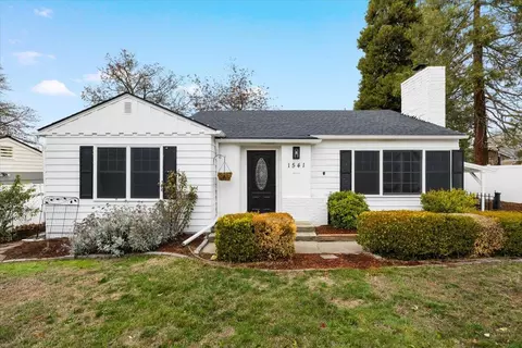 1541 Oregon Ave, Medford, OR 97504
