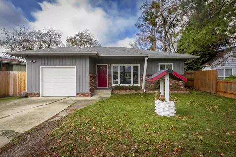 520 Benson St, Medford, OR 97501