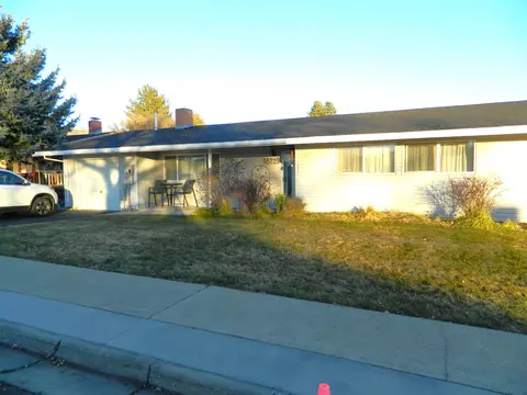 10229 Wright Ave, Klamath Falls, OR 97603