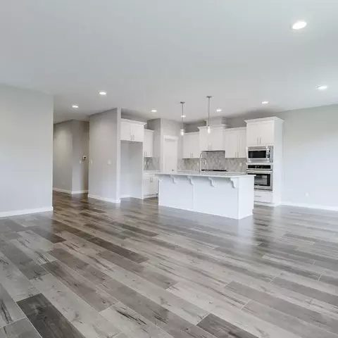 Living - 1279 Stonegate Dr #476, Eagle Point, OR 97524 photo 1 of 2