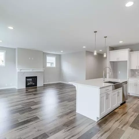 Living - 1279 Stonegate Dr #476, Eagle Point, OR 97524 photo 2 of 2