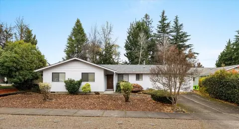 2994 Seckel St, Medford, OR 97504