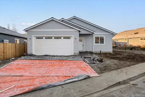 260 Autumn Ridge Dr, Talent, OR 97540