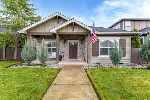 1184 Boulder Ridge St, Central Point, OR 97502
