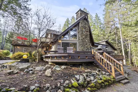 4966 W Evans Creek Rd, Rogue River, OR 97537
