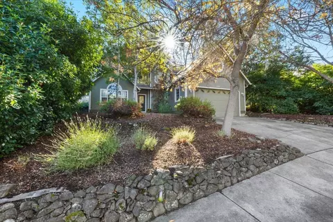660 Spring Creek Dr, Ashland, OR 97520