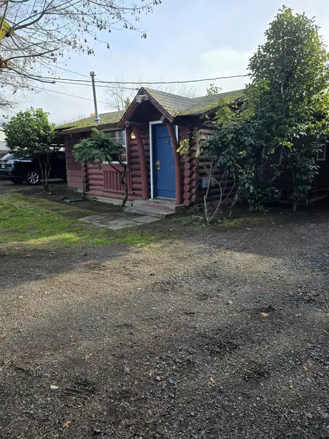 1361 Fruitdale Dr, Grants Pass, OR 97527