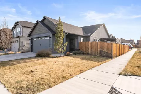 21129 Thomas Dr, Bend, OR 97702 photo 2