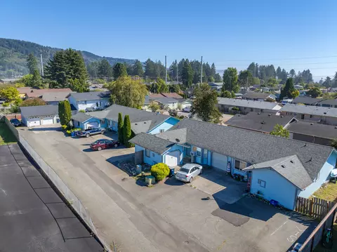 716 Pioneer Rd, Brookings, OR 97415