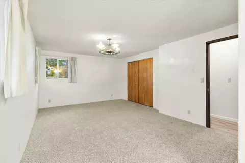 Bedroom - 957 Eric Loop, Grants Pass, OR 97526 photo 1 of 6