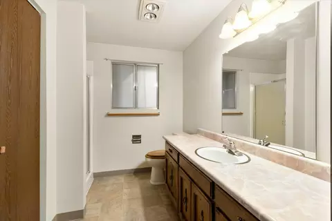 Bath - 957 Eric Loop, Grants Pass, OR 97526 photo 2 of 2