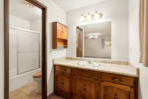 Bath - 957 Eric Loop, Grants Pass, OR 97526 photo 1 of 2