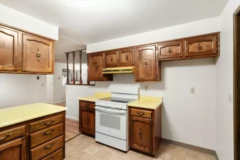 Kitchen - 957 Eric Loop, Grants Pass, OR 97526 photo 1 of 2