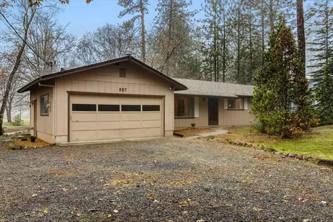 Exterior - 957 Eric Loop, Grants Pass, OR 97526 photo 8 of 9