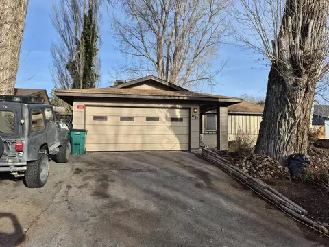 1121 Merryman Dr, Klamath Falls, OR 97603