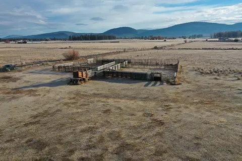 Exterior - 31130 Modoc Point Rd, Chiloquin, OR 97624 photo 2 of 2