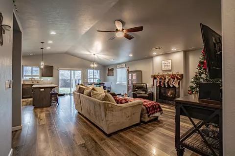 1007 Stonewater Dr, Eagle Point, OR 97524 photo 6