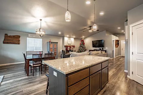 1007 Stonewater Dr, Eagle Point, OR 97524 photo 9